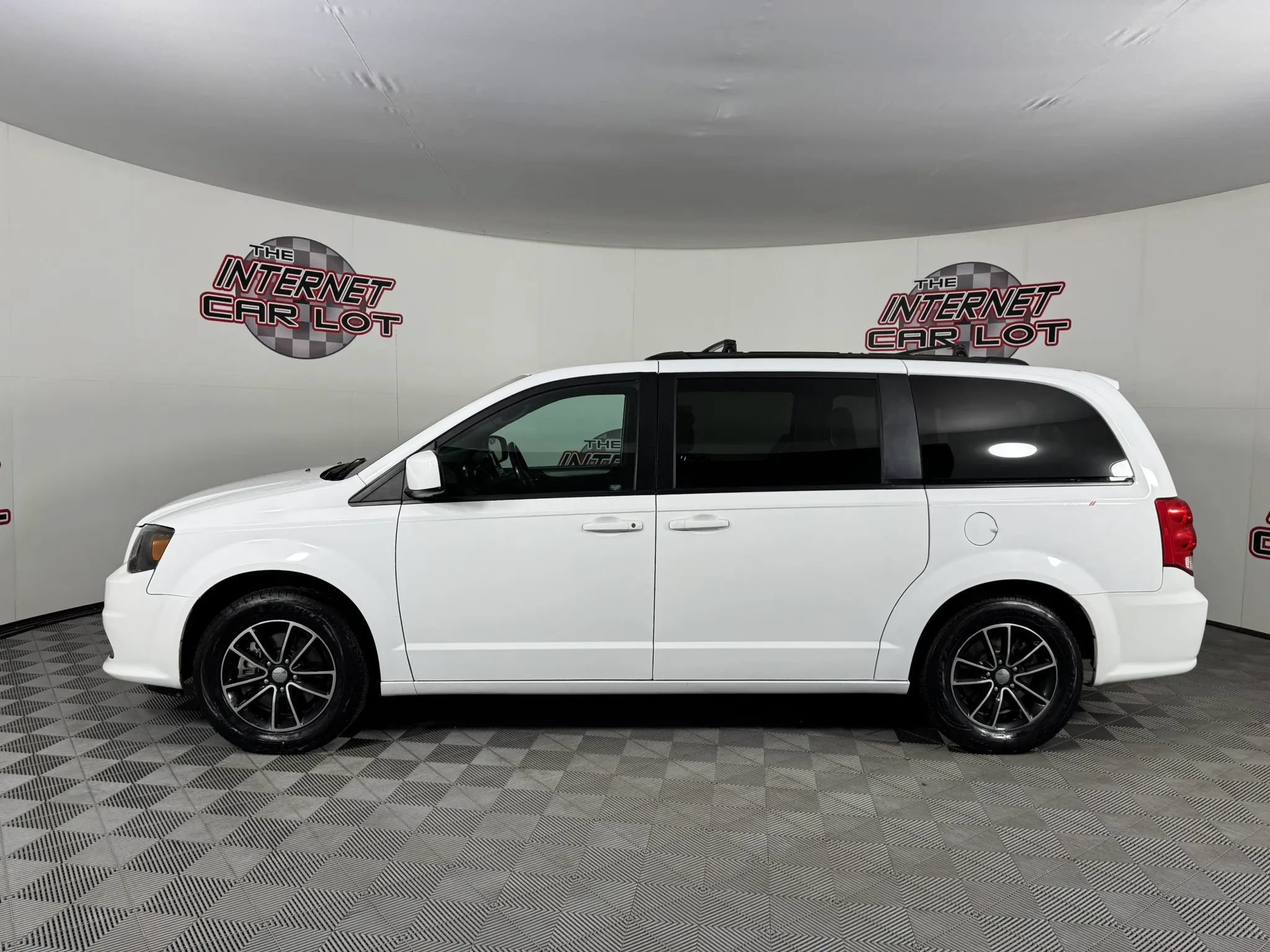 Used 2018 Dodge Grand Caravan GT FWD image 4