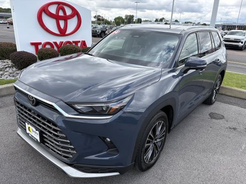 Used 2024 Toyota Grand Highlander AWD Hybrid image 10