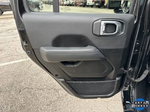 Used 2023 Jeep Gladiator Overland image 44