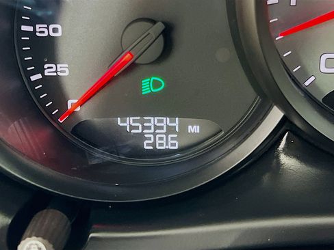 Used 2020 Porsche Macan S image 12