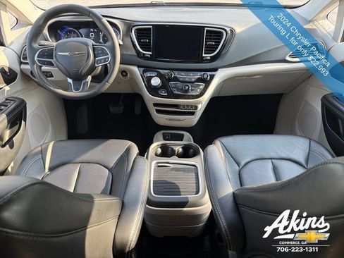 Used 2024 Chrysler Pacifica Touring-L FWD image 21