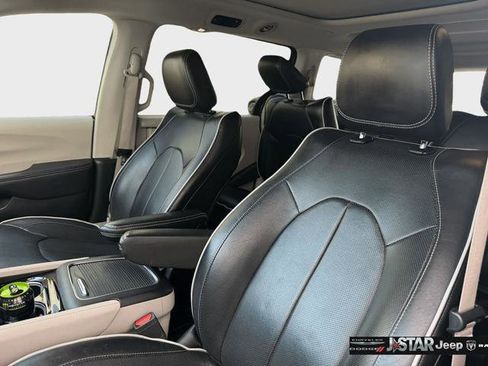 Used 2023 Chrysler Pacifica Limited FWD image 11