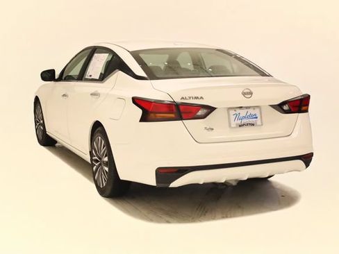 Used 2025 Nissan Altima 2.5 SV FWD image 8
