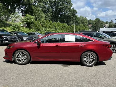 Used 2022 Toyota Avalon Limited w/ Advanced Safety Package FWD image 2