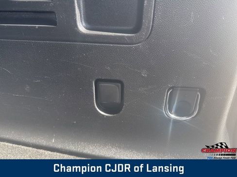 Used 2024 Chevrolet Traverse LT image 15