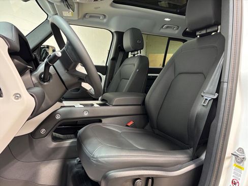 Used 2025 Land Rover Defender 110 S image 23