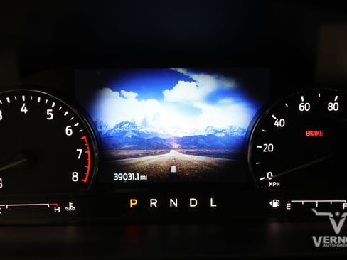Used 2022 Ford Explorer XLT w/ Equipment Group 202A RWD image 9