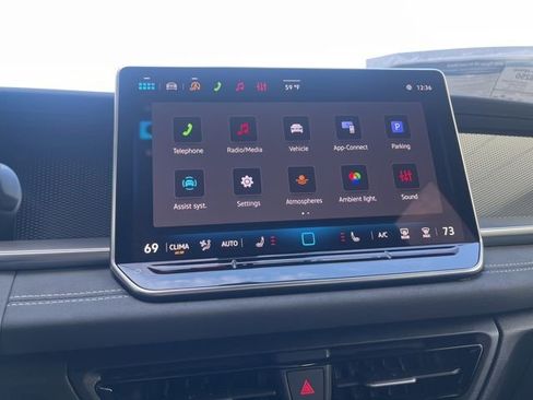 New 2026 Volkswagen Tiguan SE R-Line FWD image 15
