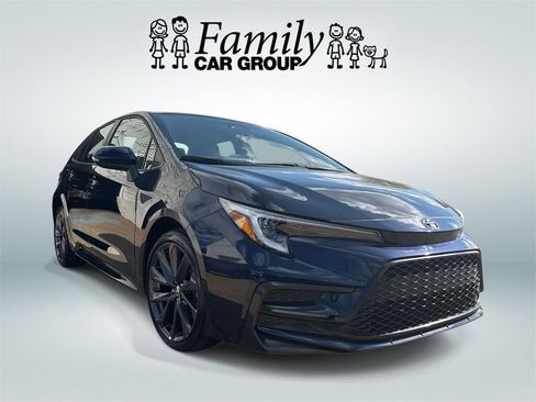 Used 2025 Toyota Corolla SE image 2