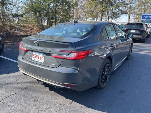 Used 2025 Toyota Camry SE image 5