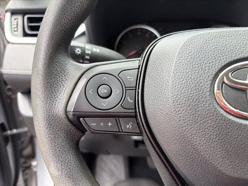Used 2021 Toyota RAV4 LE AWD/4WD image 15