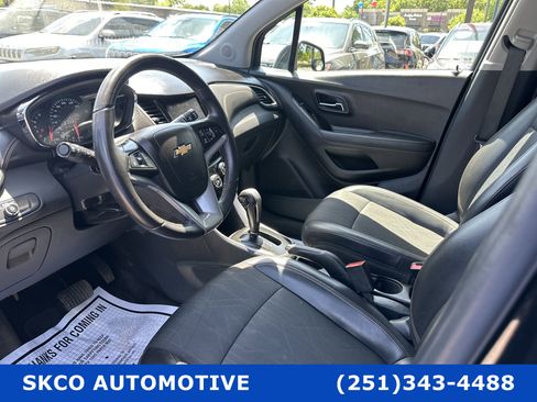 Used 2022 Chevrolet Trax LT w/ LT Convenience Package image 20
