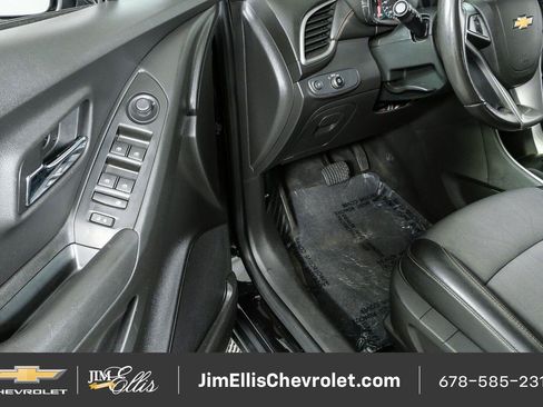 Certified 2020 Chevrolet Trax LT w/ LT Convenience Package AWD/4WD image 7