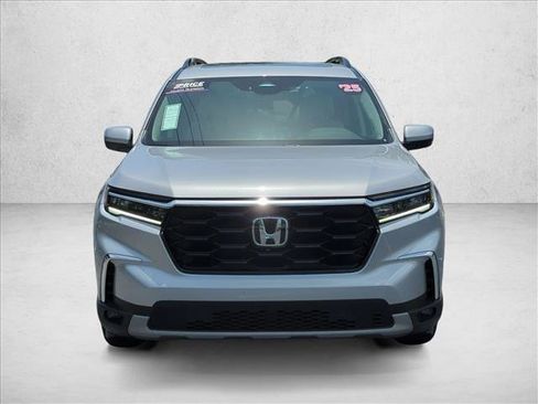 Used 2025 Honda Pilot Touring image 2