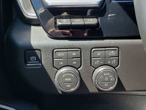 Used 2026 Chevrolet Silverado 1500 High Country w/ Technology Package AWD/4WD image 29