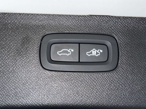 Certified 2025 Volvo XC90 T8 Plus w/ Protection Package Premier AWD/4WD image 18