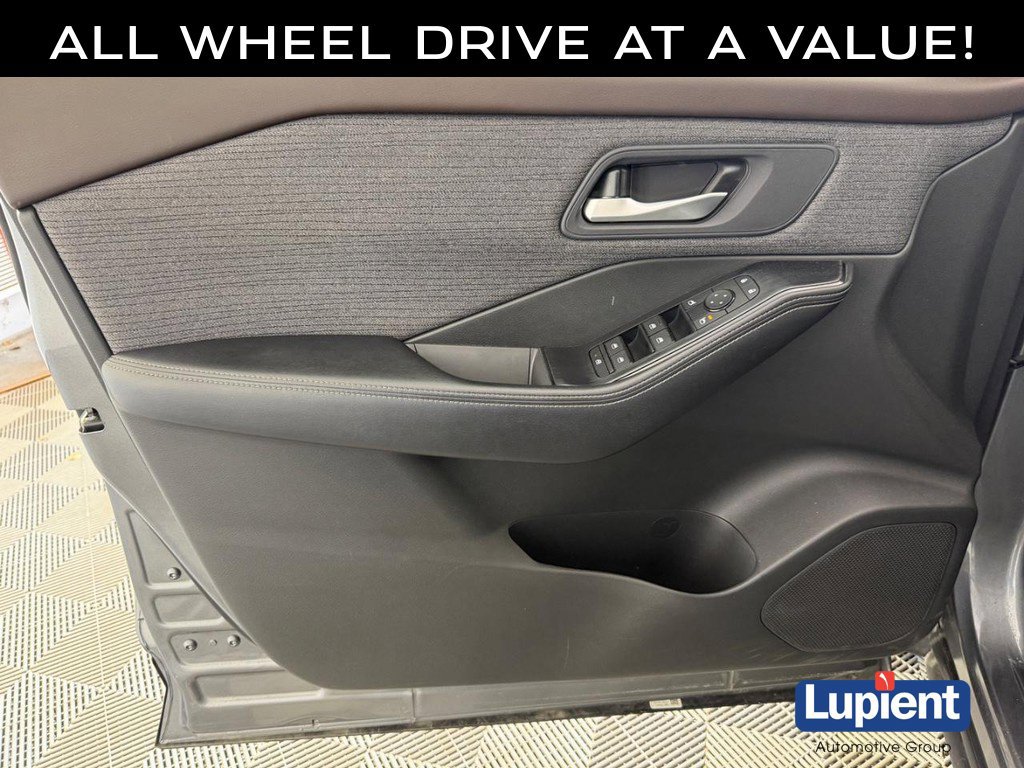 Used 2023 Nissan Rogue SV AWD/4WD image 19