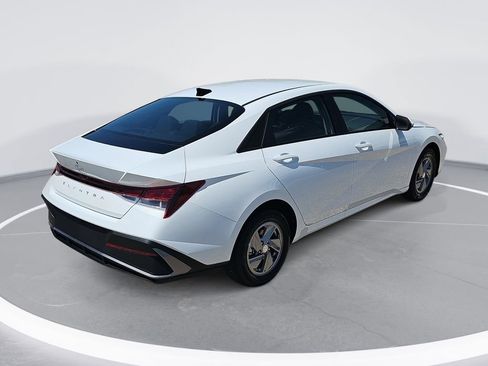 New 2026 Hyundai Elantra SE FWD image 5