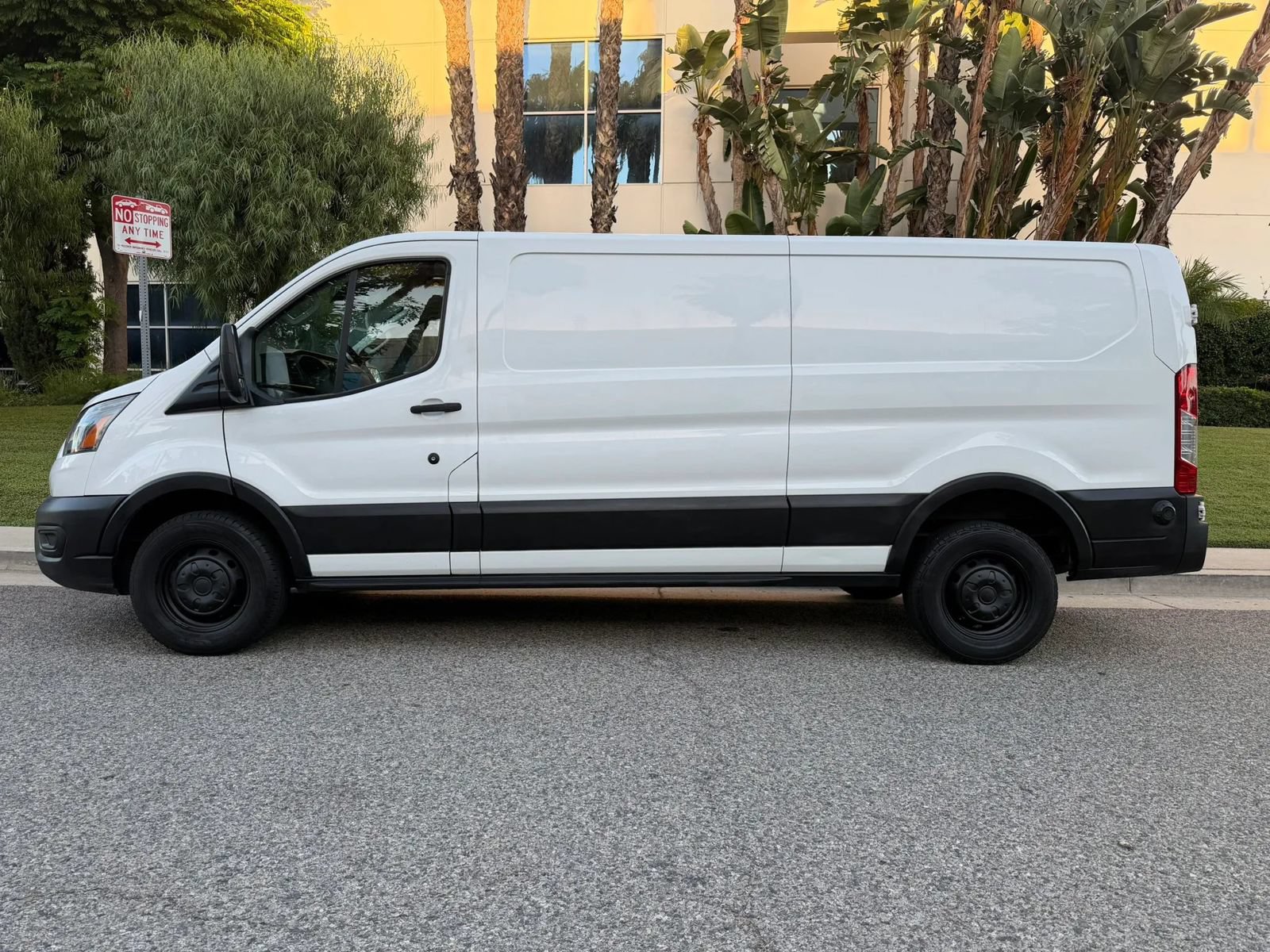 Used 2020 Ford Transit 250 Low Roof RWD image 10