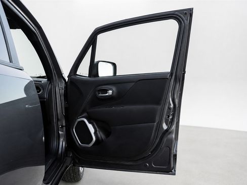 Used 2021 Jeep Renegade Latitude AWD/4WD image 20