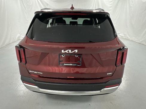 New 2025 Kia Sorento S image 4