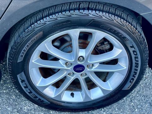 Used 2019 Ford Fusion SE image 32