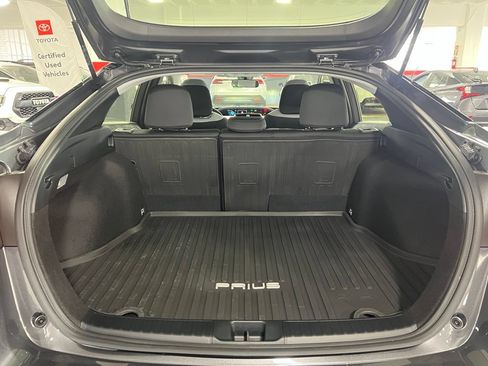 Certified 2022 Toyota Prius LE FWD image 38