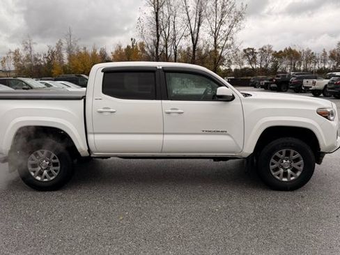 Used 2018 Toyota Tacoma SR5 image 2