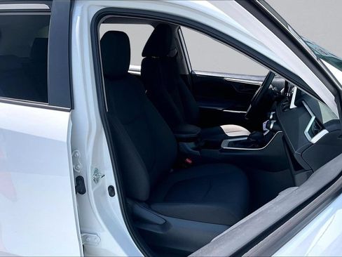 Certified 2023 Toyota RAV4 LE AWD/4WD image 32