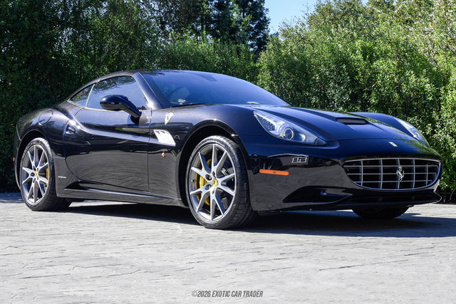 Used 2013 Ferrari California RWD image 18