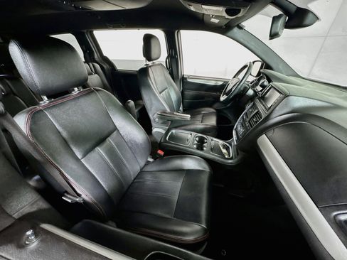 Used 2018 Dodge Grand Caravan GT FWD image 28