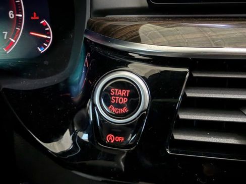 Used 2019 BMW 540i w/ M Sport Package image 32