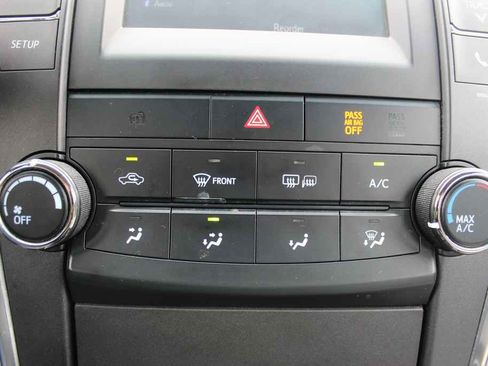 Used 2016 Toyota Camry LE image 20