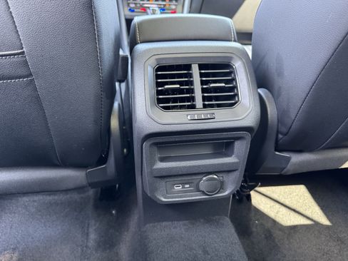 Used 2023 Volkswagen Tiguan SE w/ Panoramic Sunroof Package FWD image 33