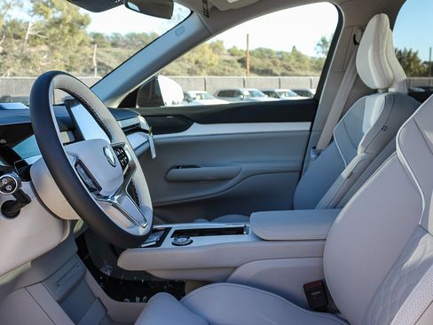 New 2025 Volvo EX90 Ultra w/ Protection Package Premier image 20