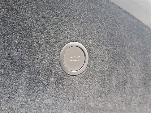 Used 2022 Tesla Model S Plaid image 30