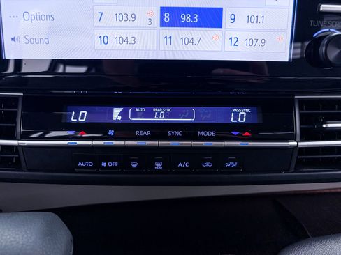Used 2022 Toyota Sienna LE FWD image 23