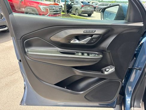 Used 2024 GMC Terrain SLT FWD image 9