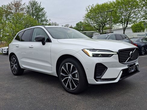 Certified 2023 Volvo XC60 B5 Plus w/ Climate Package AWD/4WD image 1