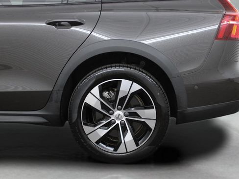 Certified 2023 Volvo V60 B5 Cross Country Plus w/ Climate Package AWD/4WD image 8