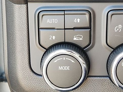 Used 2026 Chevrolet Tahoe LS AWD/4WD image 17