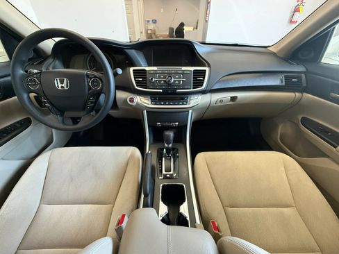 Used 2015 Honda Accord Hybrid Sedan image 19