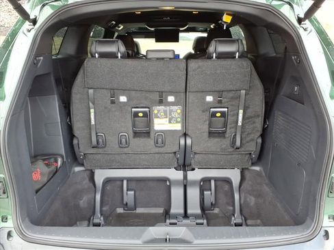 Certified 2025 Toyota Sienna Platinum image 13