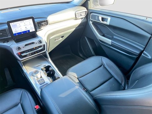 Used 2023 Ford Explorer XLT w/ Equipment Group 202A image 22