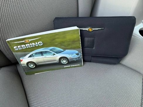 Used 2007 Chrysler Sebring Touring FWD image 38