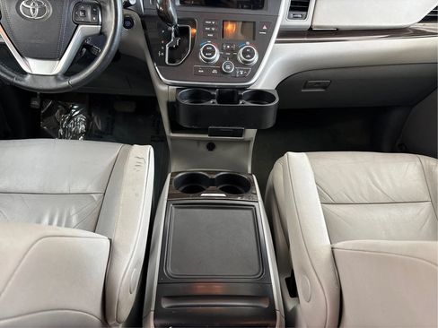 Used 2015 Toyota Sienna XLE w/ XLE Navigation Package AWD/4WD image 22