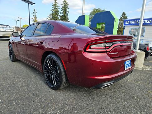 Used 2018 Dodge Charger SXT RWD image 3