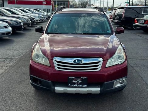Used 2011 Subaru Outback 2.5i Limited image 2