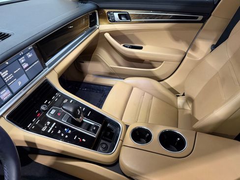 Used 2018 Porsche Panamera 4 AWD/4WD image 39