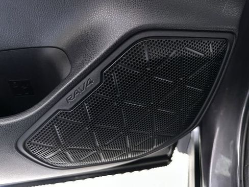 Used 2021 Toyota RAV4 LE AWD/4WD image 25